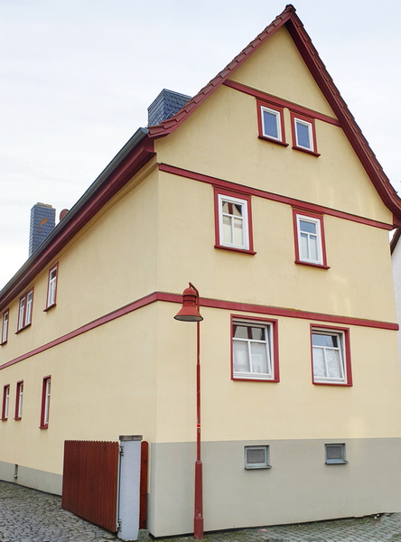 Das Haus Anger 4 war ein ehemaliges Schulhaus