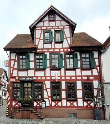 Kaiserstraße 2, Apotheke